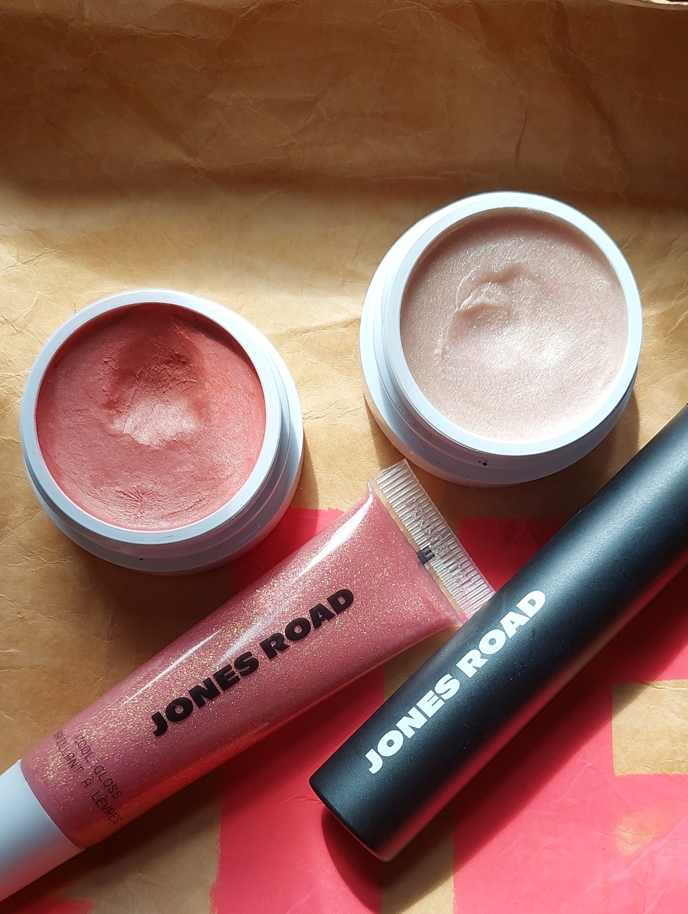 Jones Road Women Makeup Kit - Miracle Balm, Mascara, Lip Gloss - Picture 5 of 6